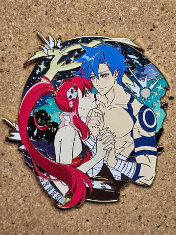 IN HAND Action Couple: Red x Blue